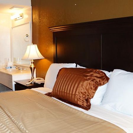 Americas Best Value Inn & Suites Kansas City Grandview Quarto foto